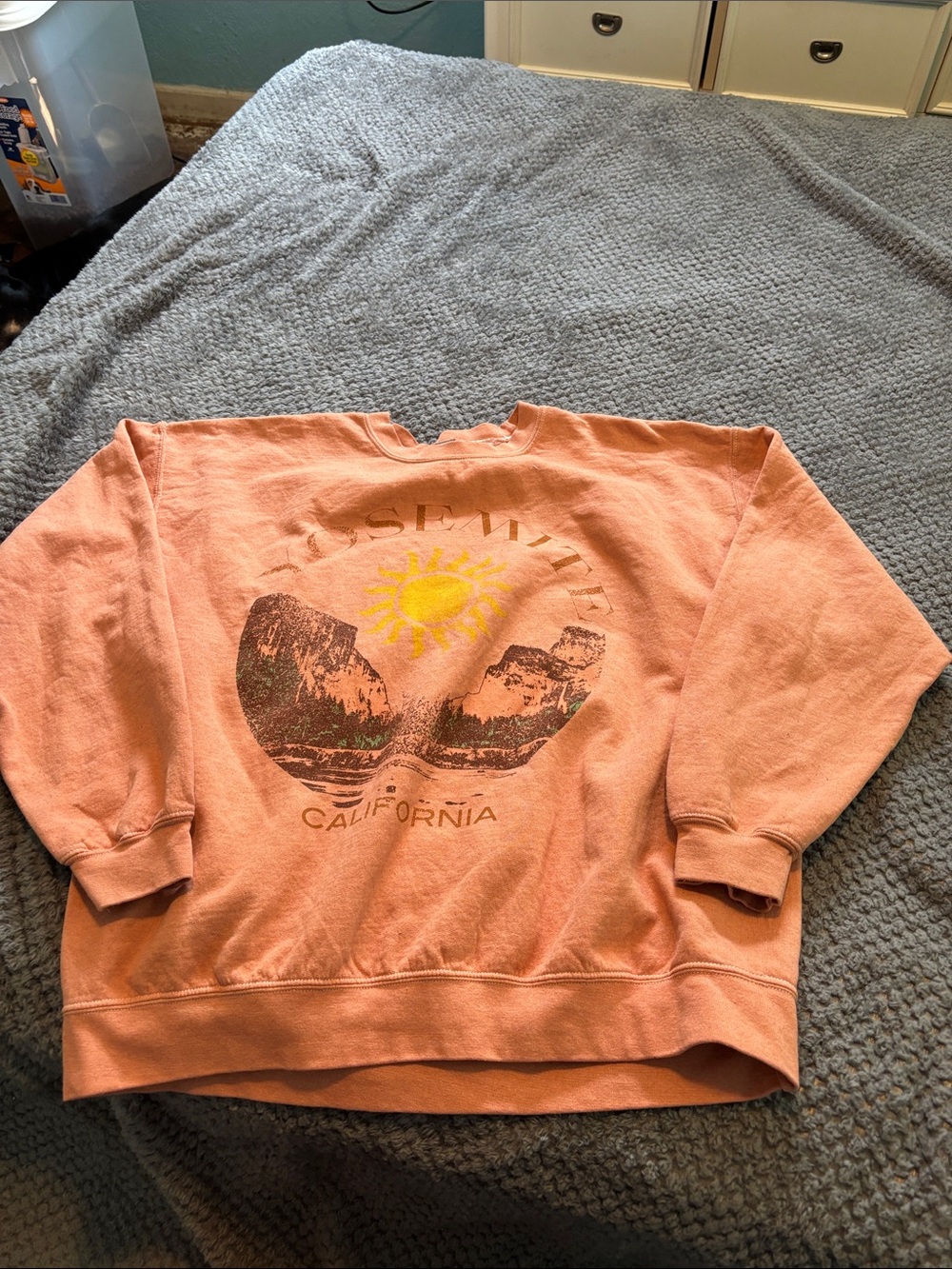 Women’s size L Peach Yosemite California Graphic Sweatshirt
